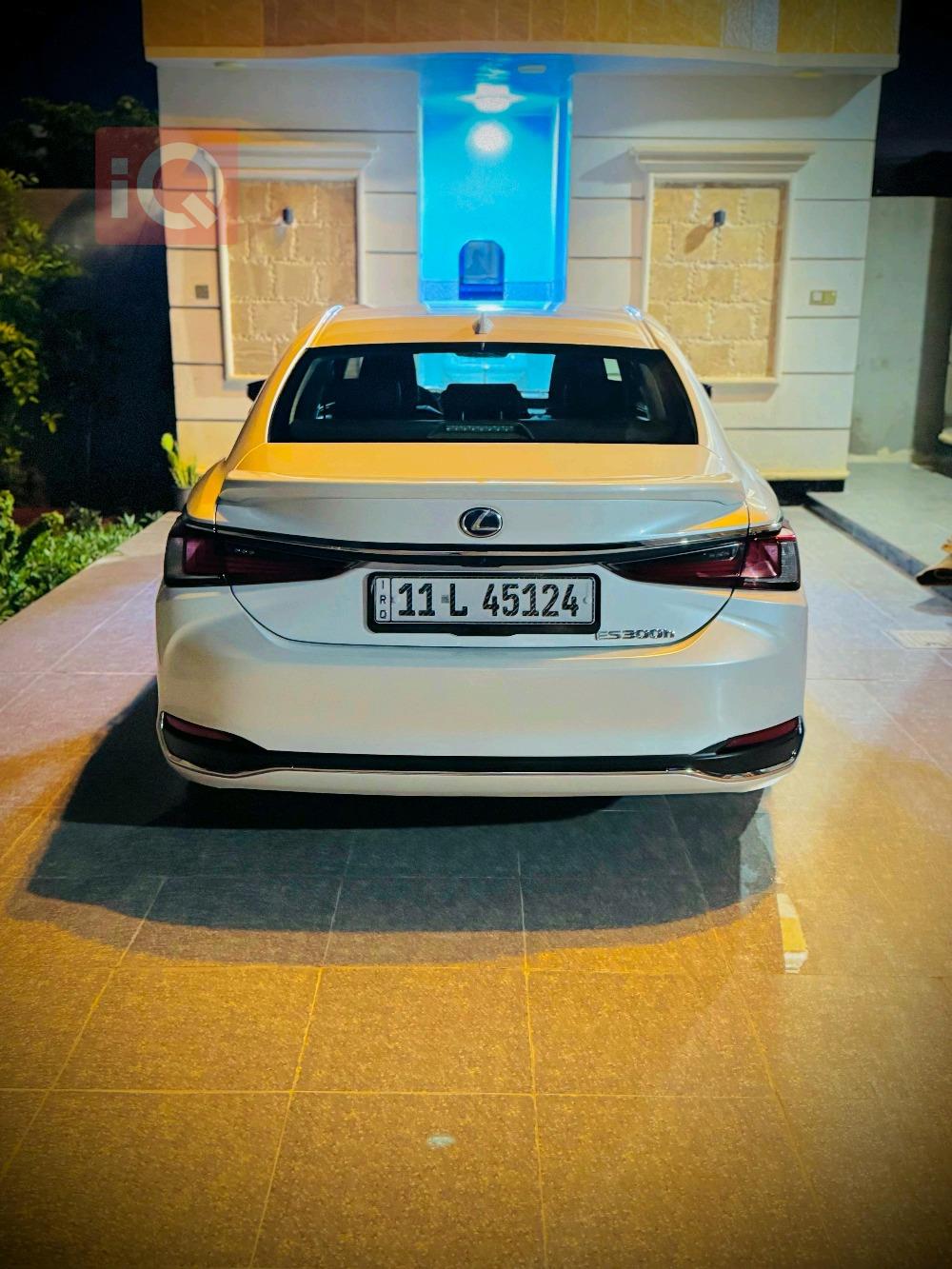Lexus ES